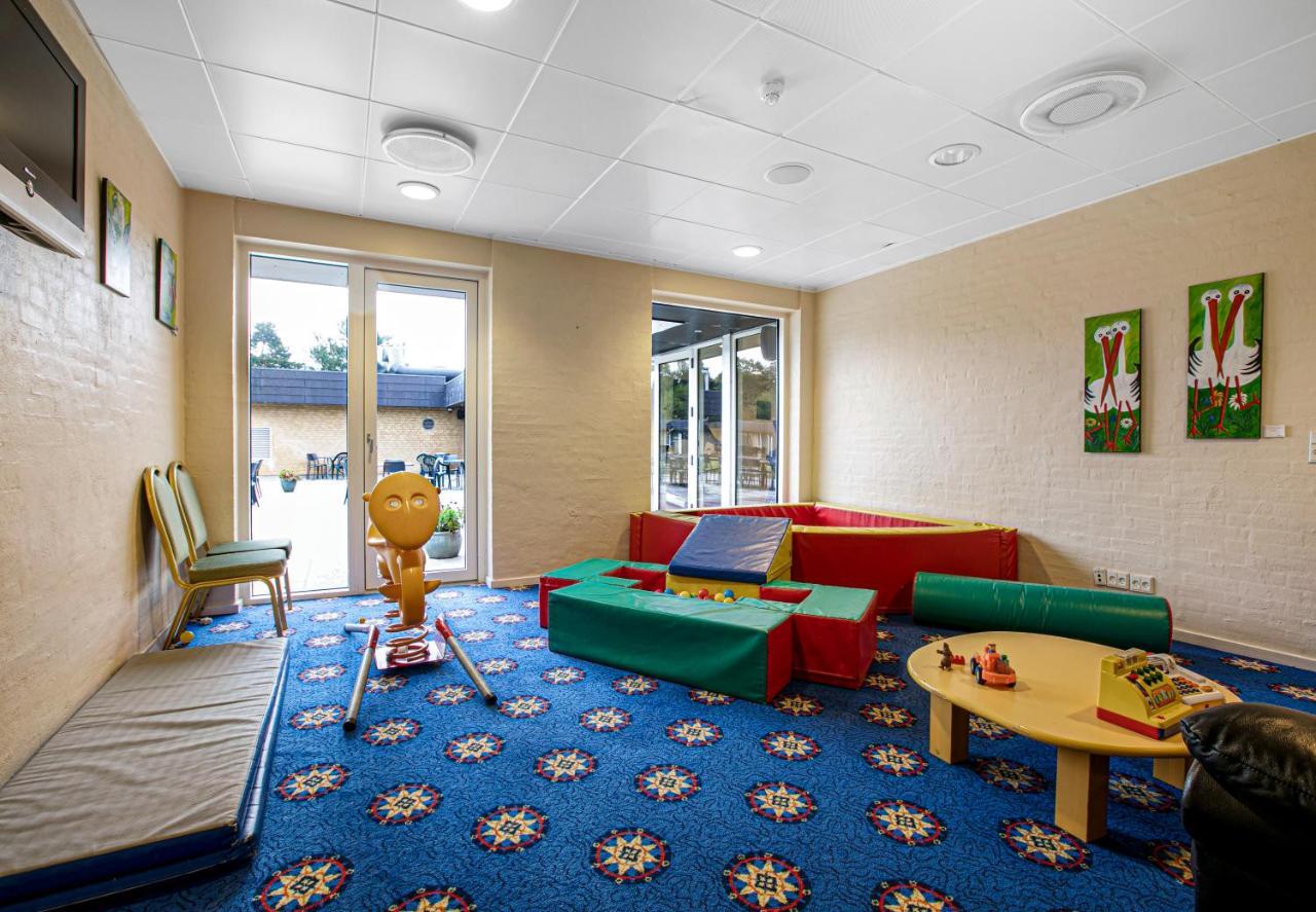 גרנה Hotel/ Apartments Marina מראה חיצוני תמונה